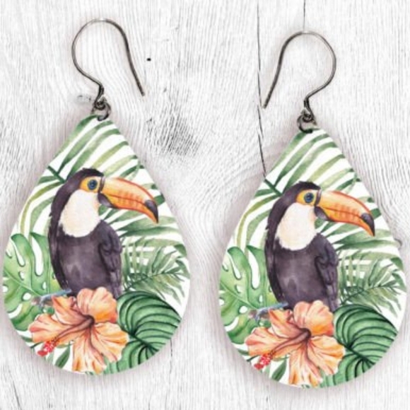 1 In.Tropical Toucan Bird Earrings - Picture 1 of 1
